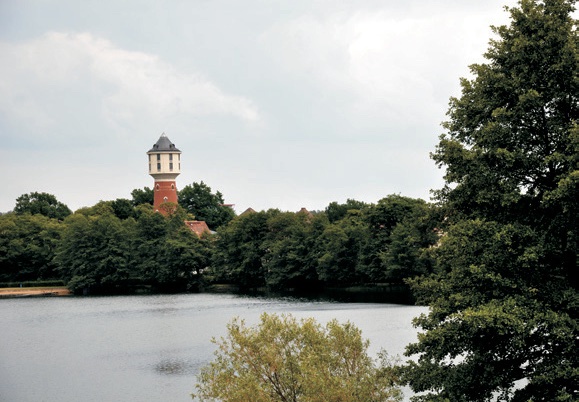 Wasserturm am See